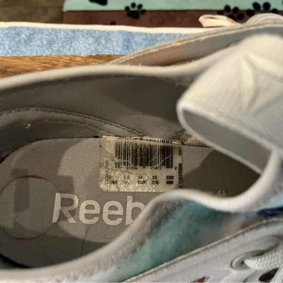 Reebok Blue and Pink Athletic Shoes with Artistic Design! Sz. 6! - Picture 7 of 7